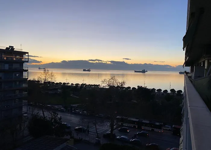 Serene With Breathtaking Sea View Salonic
